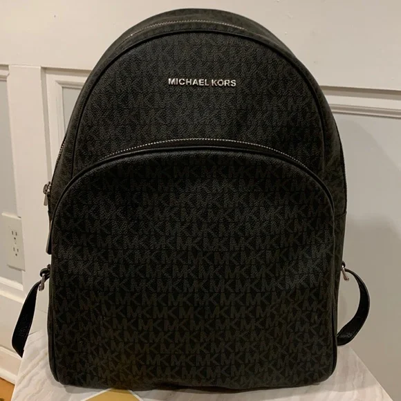 Michael Kors Large Jet Set Signature Logo Travel Backpack EUC - Picture 3 of 17